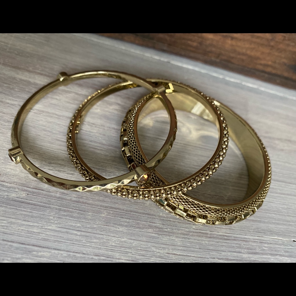 RJ Graziano Gold Metal Bangle Bracelet Set Of 3 35$